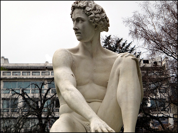 nu jardin du luxembourg paris