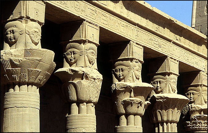 karnak architraves