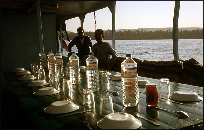 petit dejeuner en felouque