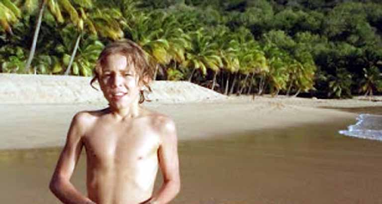 gamin blond torse nu tahiti