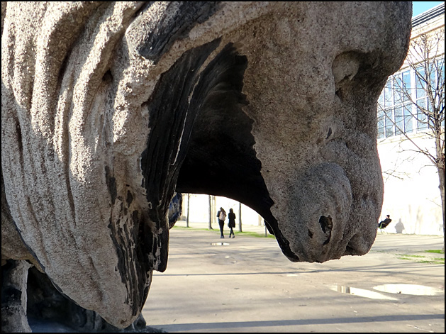 lion paris tuileries