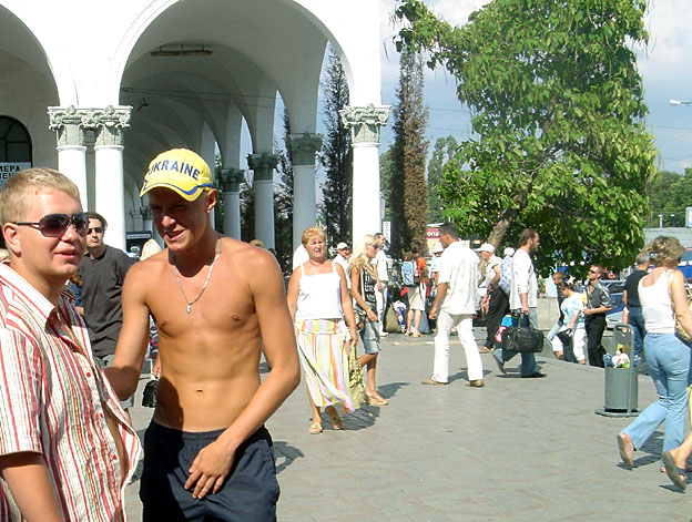 simferopol jeune homme torse nu