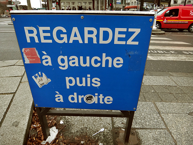 regardez a gauche regardez a droite