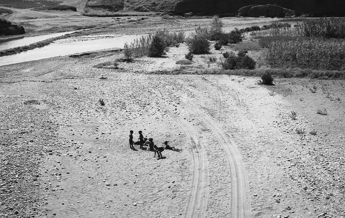 jeunes mecs arabes a poil dans la campagne