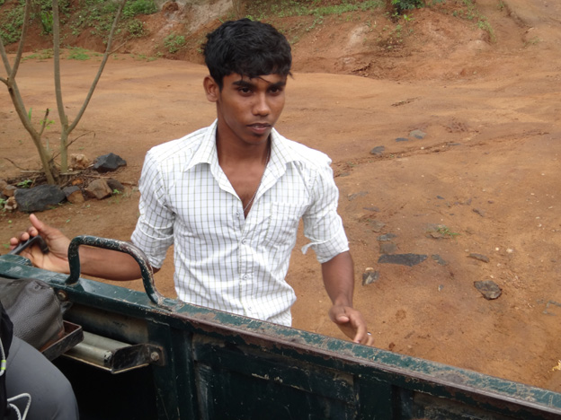 chauffeur parc national udawalawesri lanka
