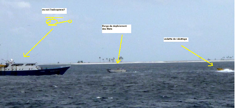 clipperton bateau de peche mexicain avec vedettes de rabattage