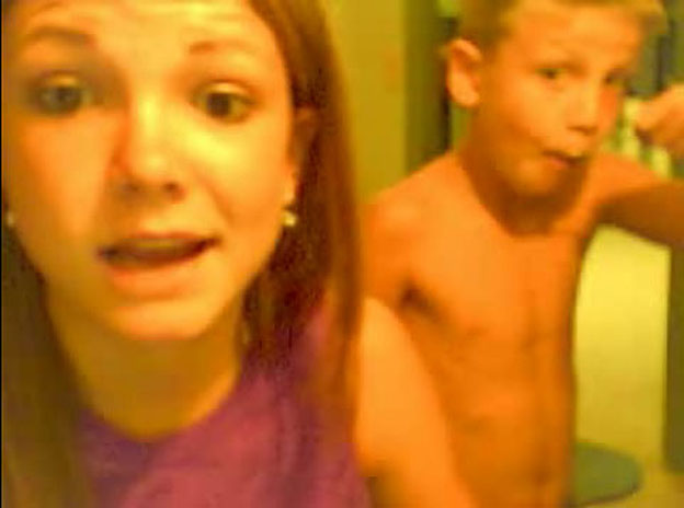 grimaces frere et soeur