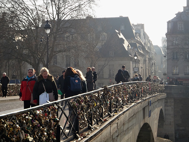 Paris pont de l archeveche cadenas