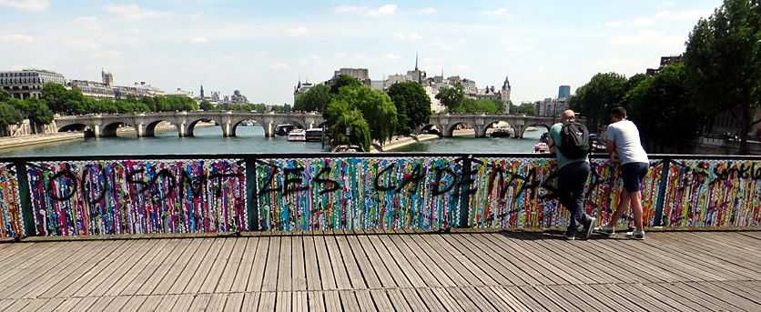 paris pont des arts 2015 ou sont les cadenas