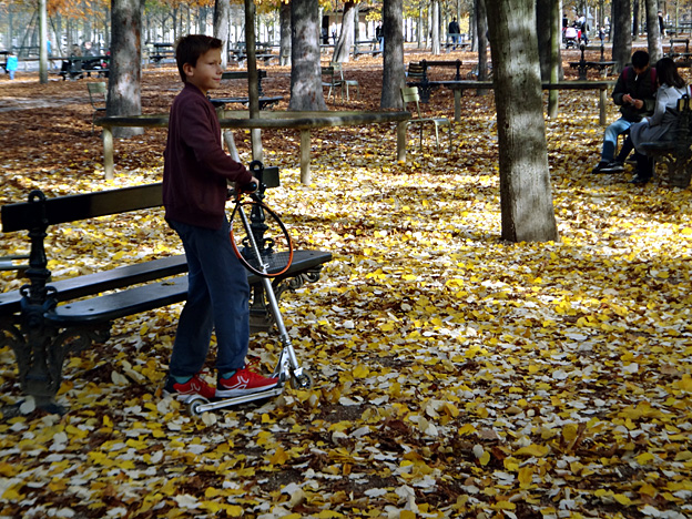 kid paris luxembourg automne