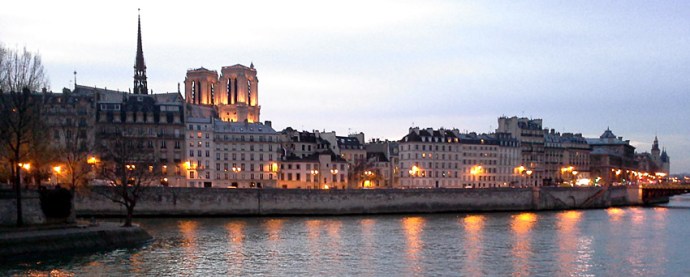 paris notre dame au crepuscule