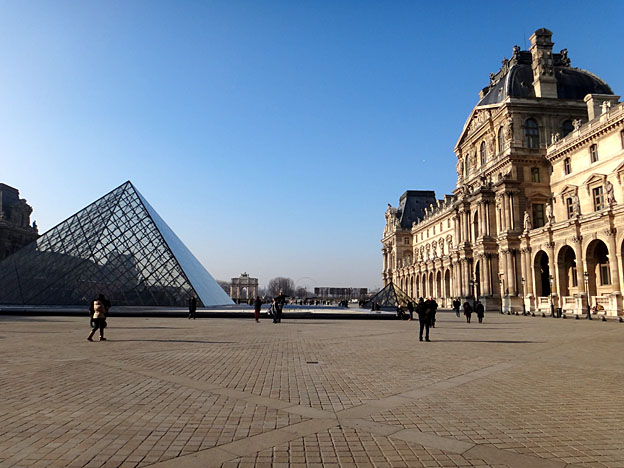 paris louvre janvier 2016 desert apres attentats