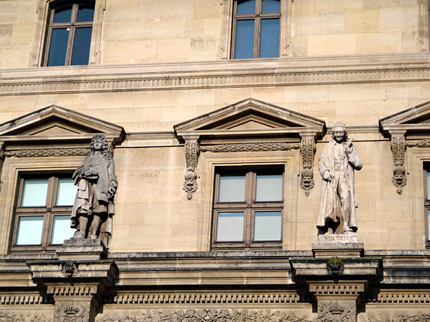 paris louvre statues de racine et voltaire