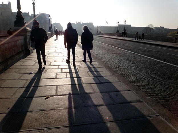 paris soleil bas en janvier pont neuf