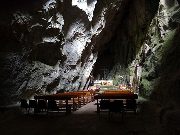 ermitage antoine gorges de galamus grotte chapelle