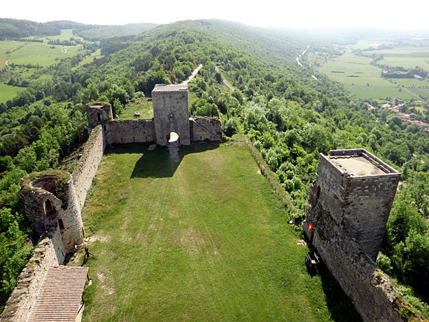 chateau de puivert cour d honneur