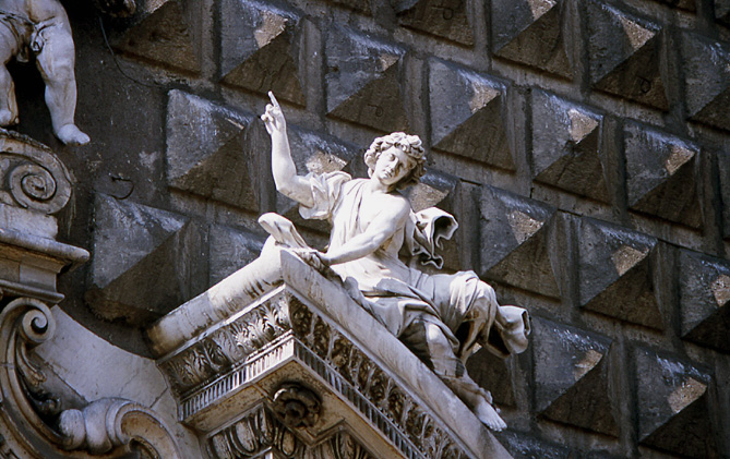 naples-piazza-gesu-facade-a-bossage