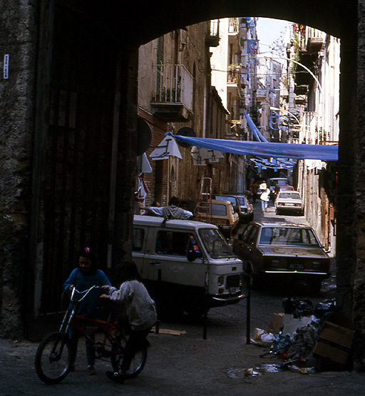 naples-santa-chiara-ruelle