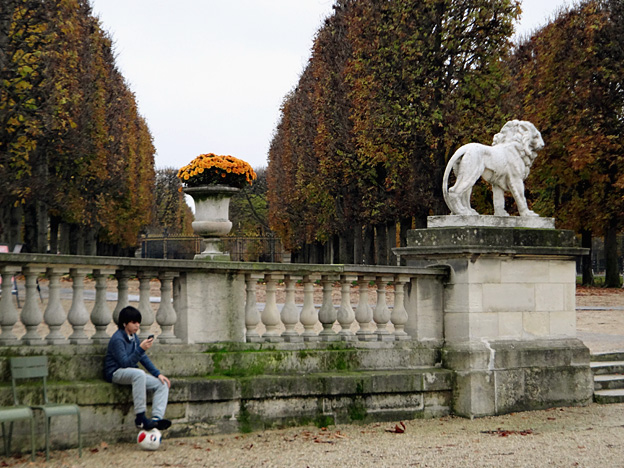 paris-luxembourg-kid